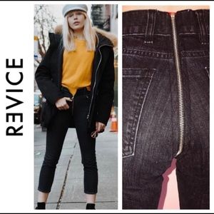 Revice yin yang crop in black